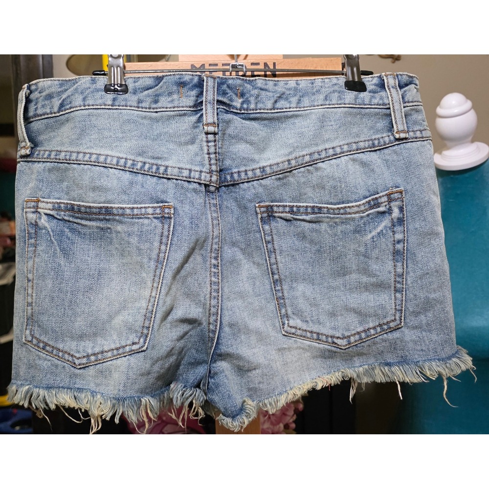 Free People Camp Light Wash Denim Cutoff Shorts Size 29 NWT - Picture 3 of 4